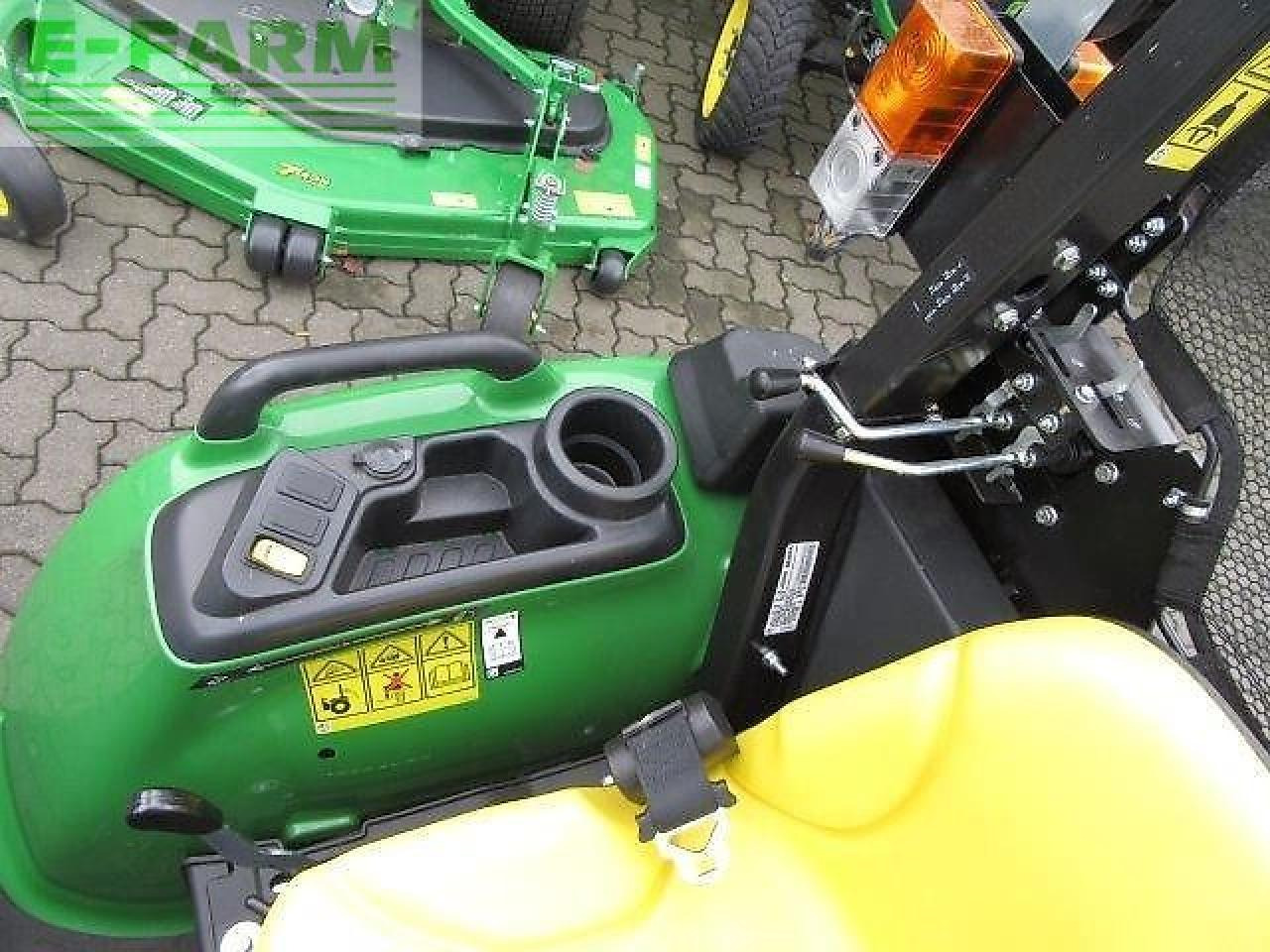 John Deere 3038e 300e - Traktor: bild 3 John Deere 3038e 300e - Traktor: bild 3