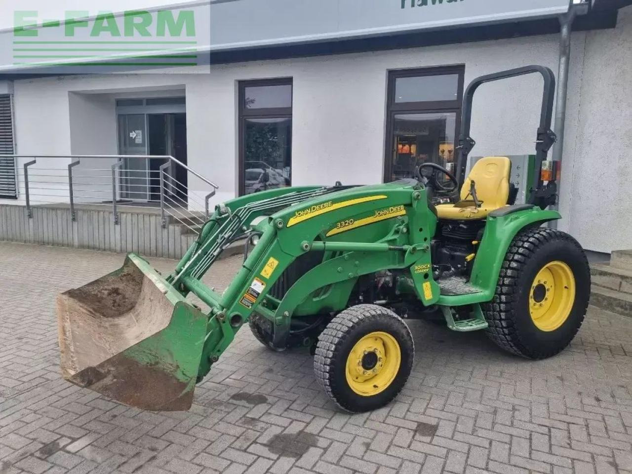 John Deere 3320 my11 - Traktor: bild 1 John Deere 3320 my11 - Traktor: bild 1