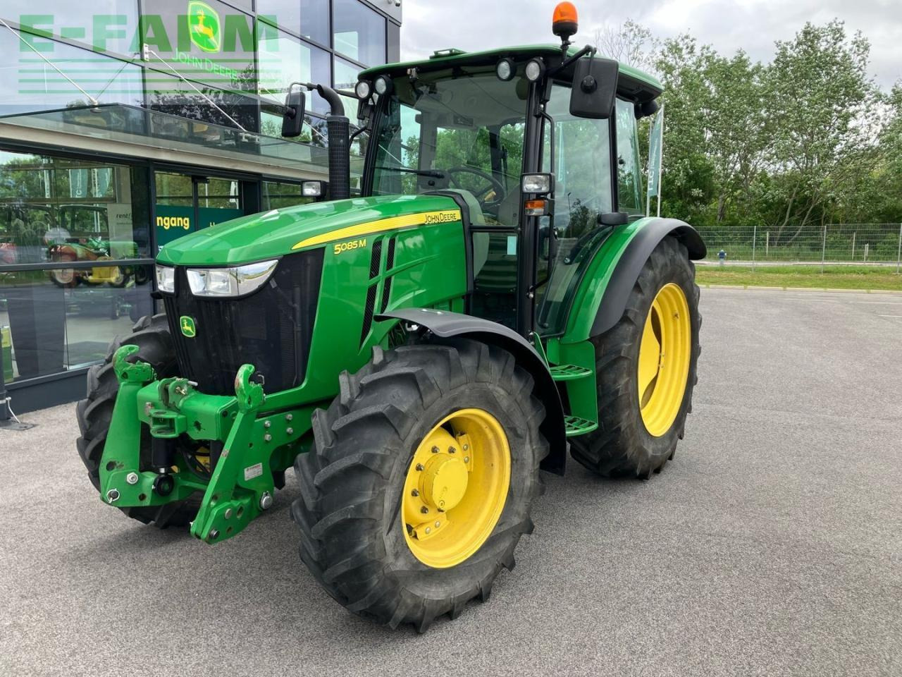 John Deere 5085M - Traktor: bild 1 John Deere 5085M - Traktor: bild 1