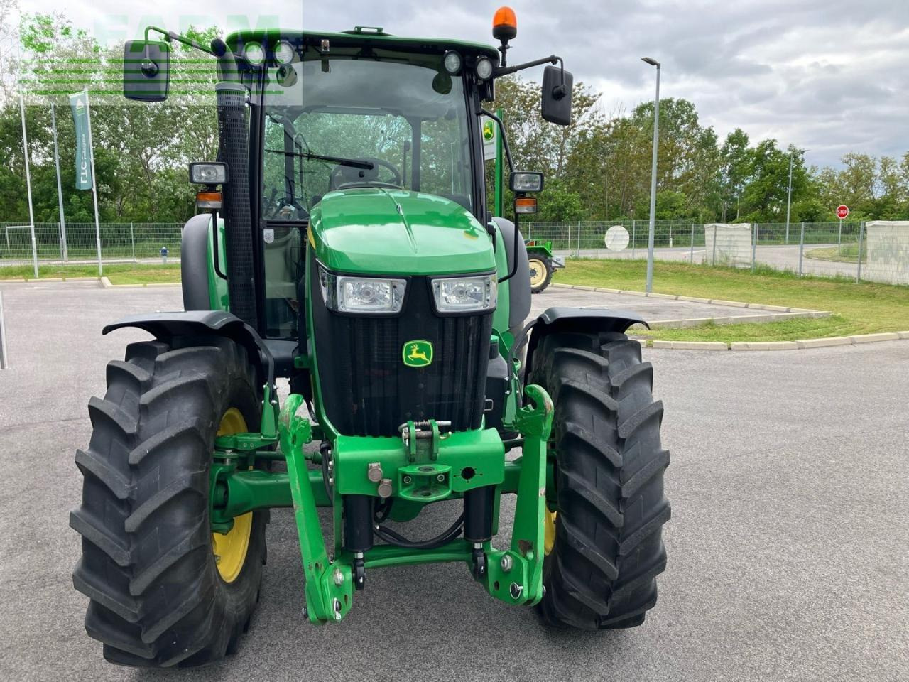 John Deere 5085M - Traktor: bild 3 John Deere 5085M - Traktor: bild 3