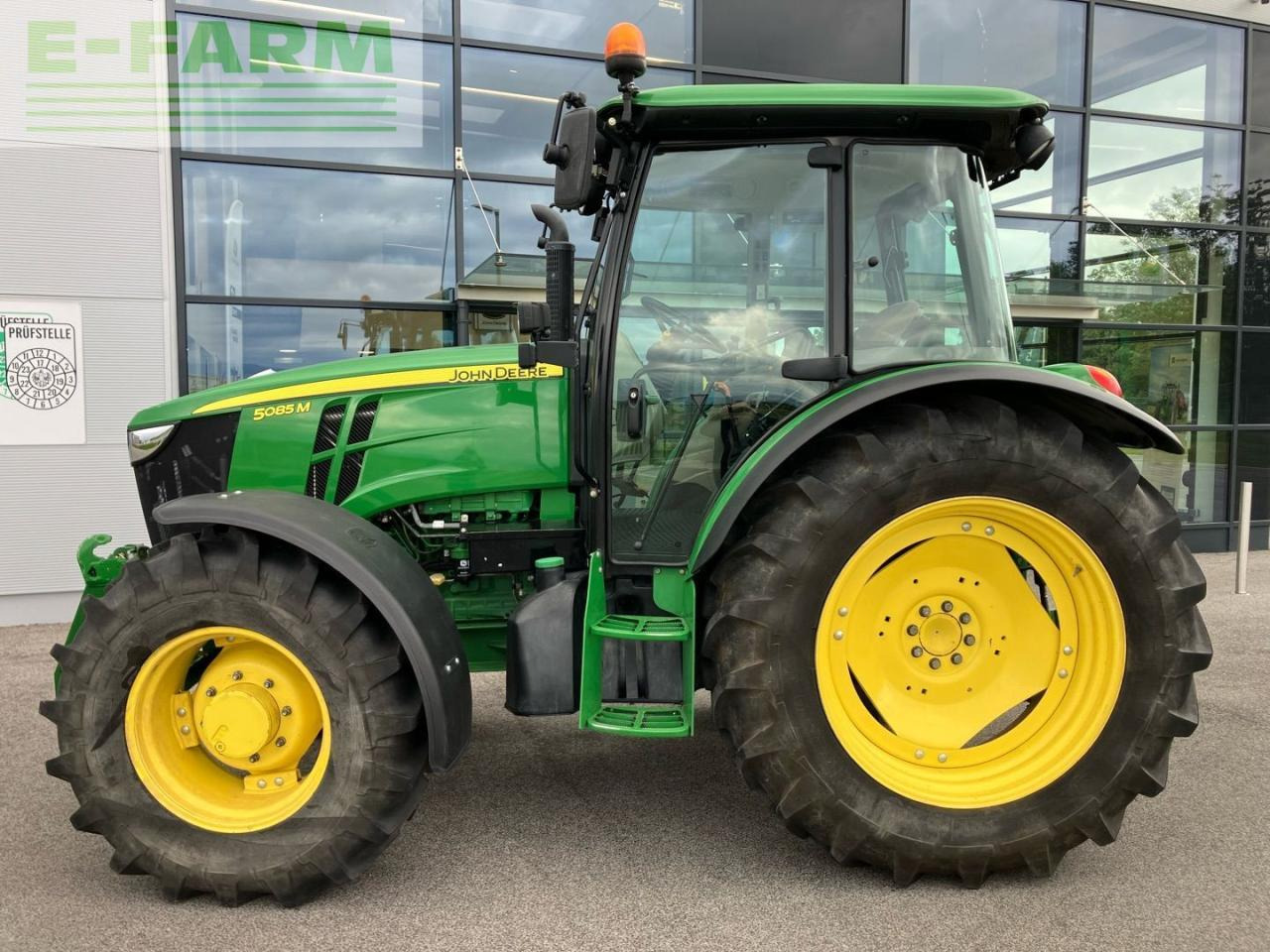 John Deere 5085M - Traktor: bild 2 John Deere 5085M - Traktor: bild 2