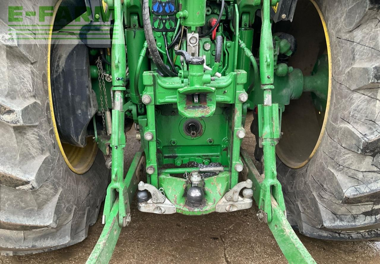 Traktor John Deere 6215R: bild 16