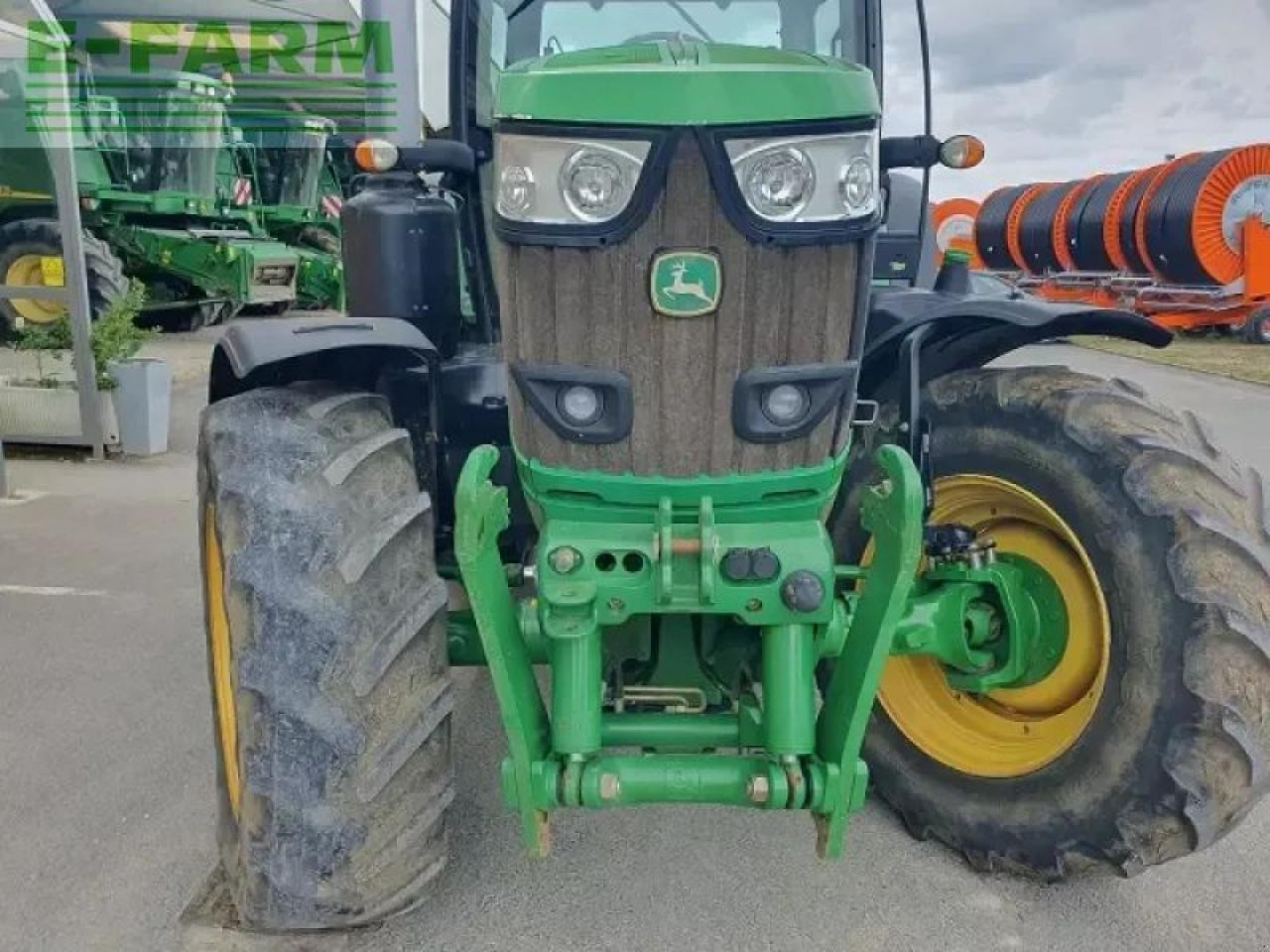 Traktor John Deere 6215r: bild 8