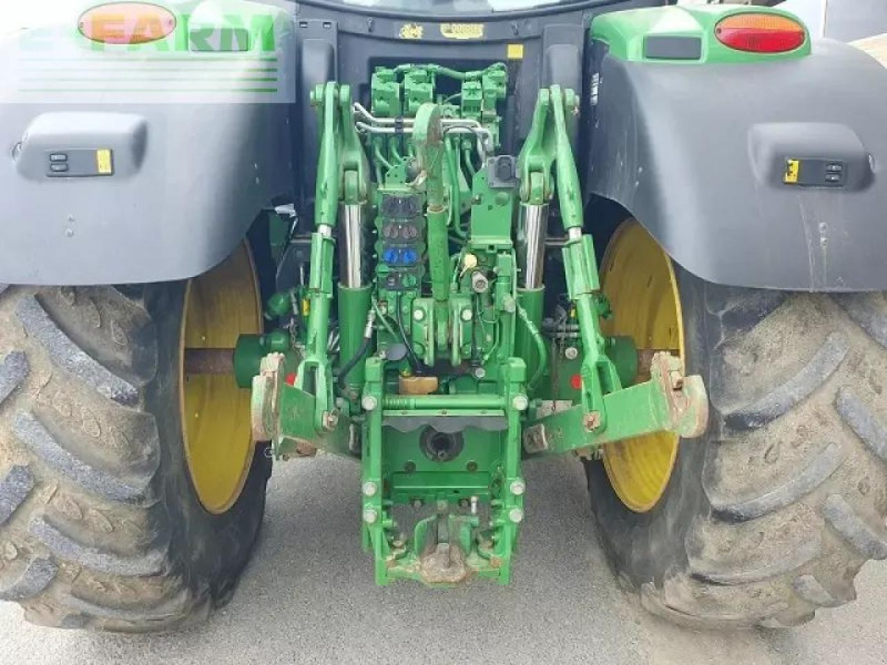 Traktor John Deere 6215r: bild 7