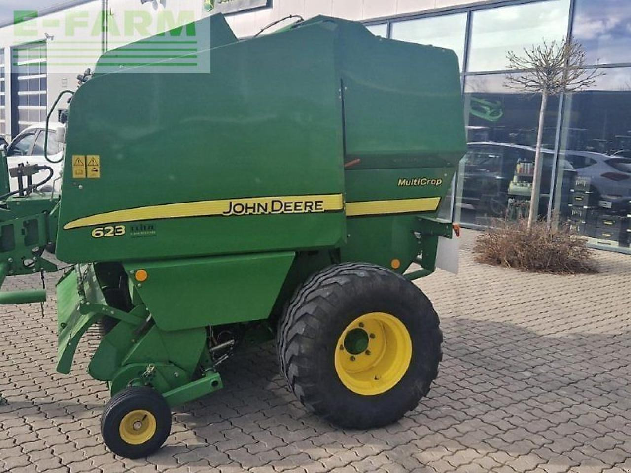 John Deere 623 multicrop - Fyrkantspress: bild 2 John Deere 623 multicrop - Fyrkantspress: bild 2