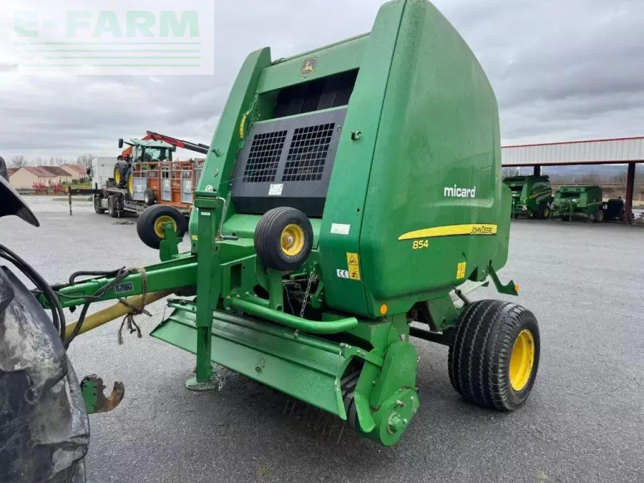 John Deere 854 destockage - Fyrkantspress: bild 1 John Deere 854 destockage - Fyrkantspress: bild 1