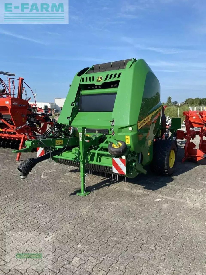 John Deere v451 m - Fyrkantspress: bild 1 John Deere v451 m - Fyrkantspress: bild 1