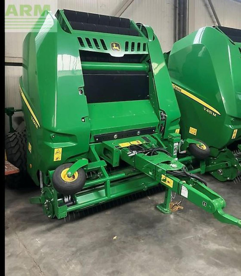 John Deere v451m - Fyrkantspress: bild 1 John Deere v451m - Fyrkantspress: bild 1