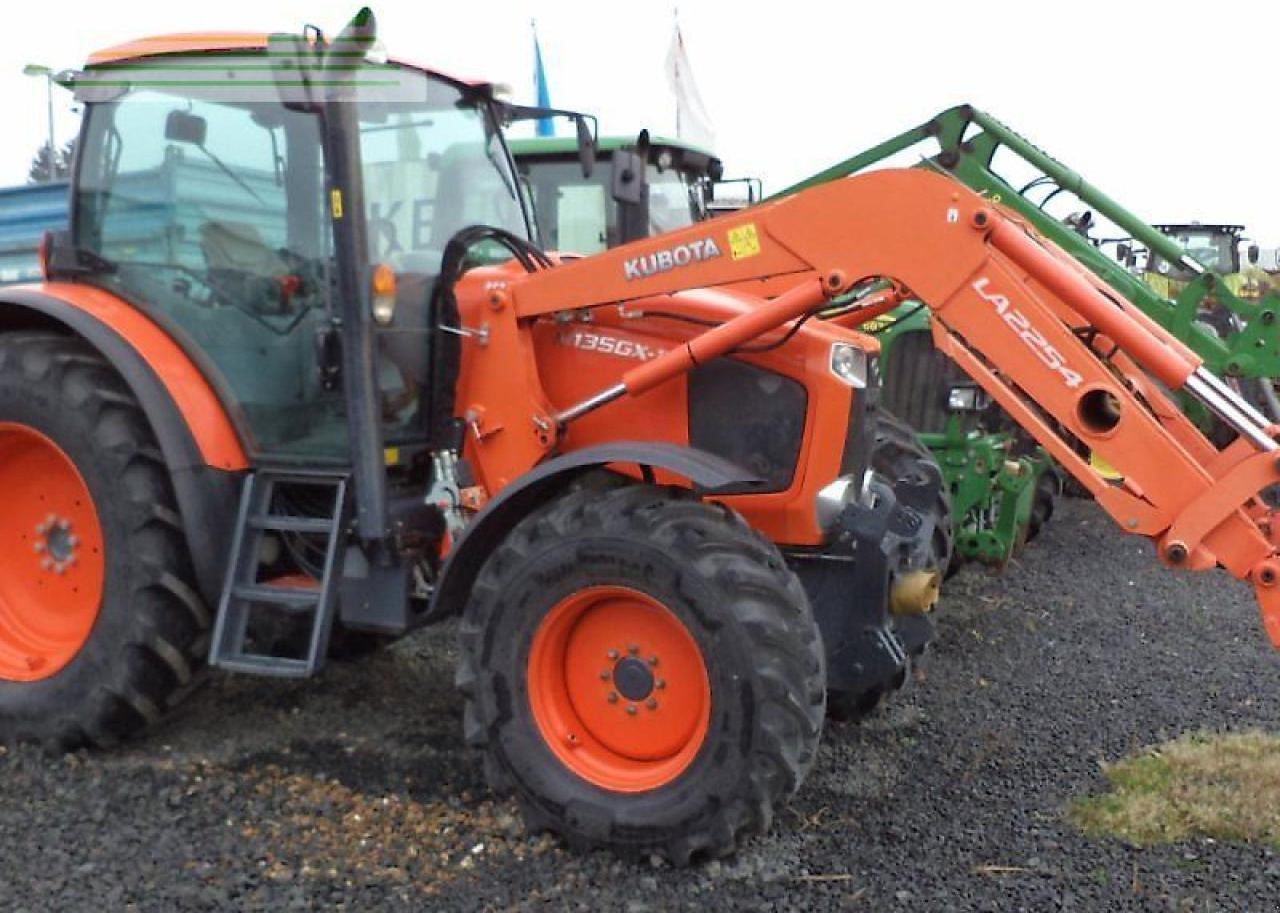 Kubota m135-17 gx 2 - Traktor: bild 1 Kubota m135-17 gx 2 - Traktor: bild 1