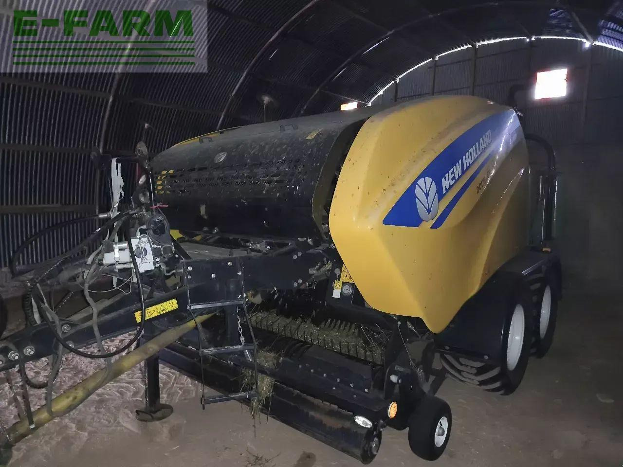 New Holland roll baler 125 combi - Fyrkantspress: bild 2 New Holland roll baler 125 combi - Fyrkantspress: bild 2