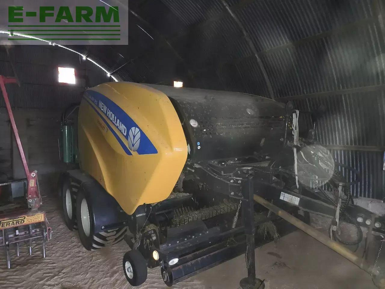 New Holland roll baler 125 combi - Fyrkantspress: bild 1 New Holland roll baler 125 combi - Fyrkantspress: bild 1