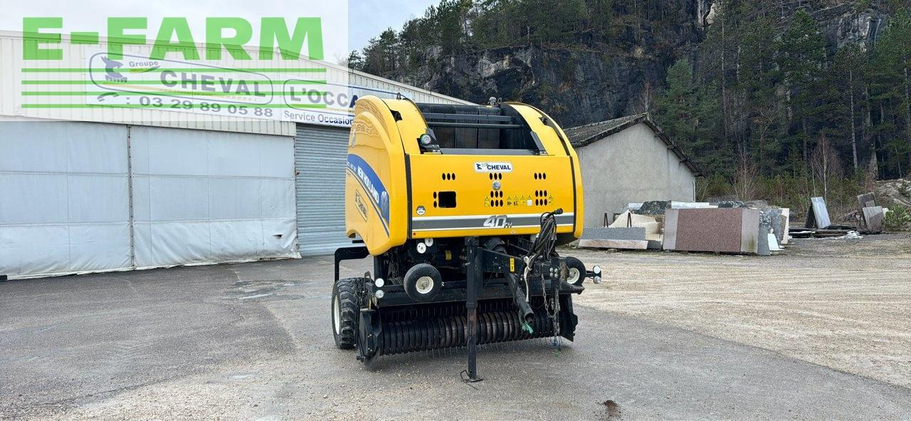 New Holland roll belt 180 se - Fyrkantspress: bild 1 New Holland roll belt 180 se - Fyrkantspress: bild 1