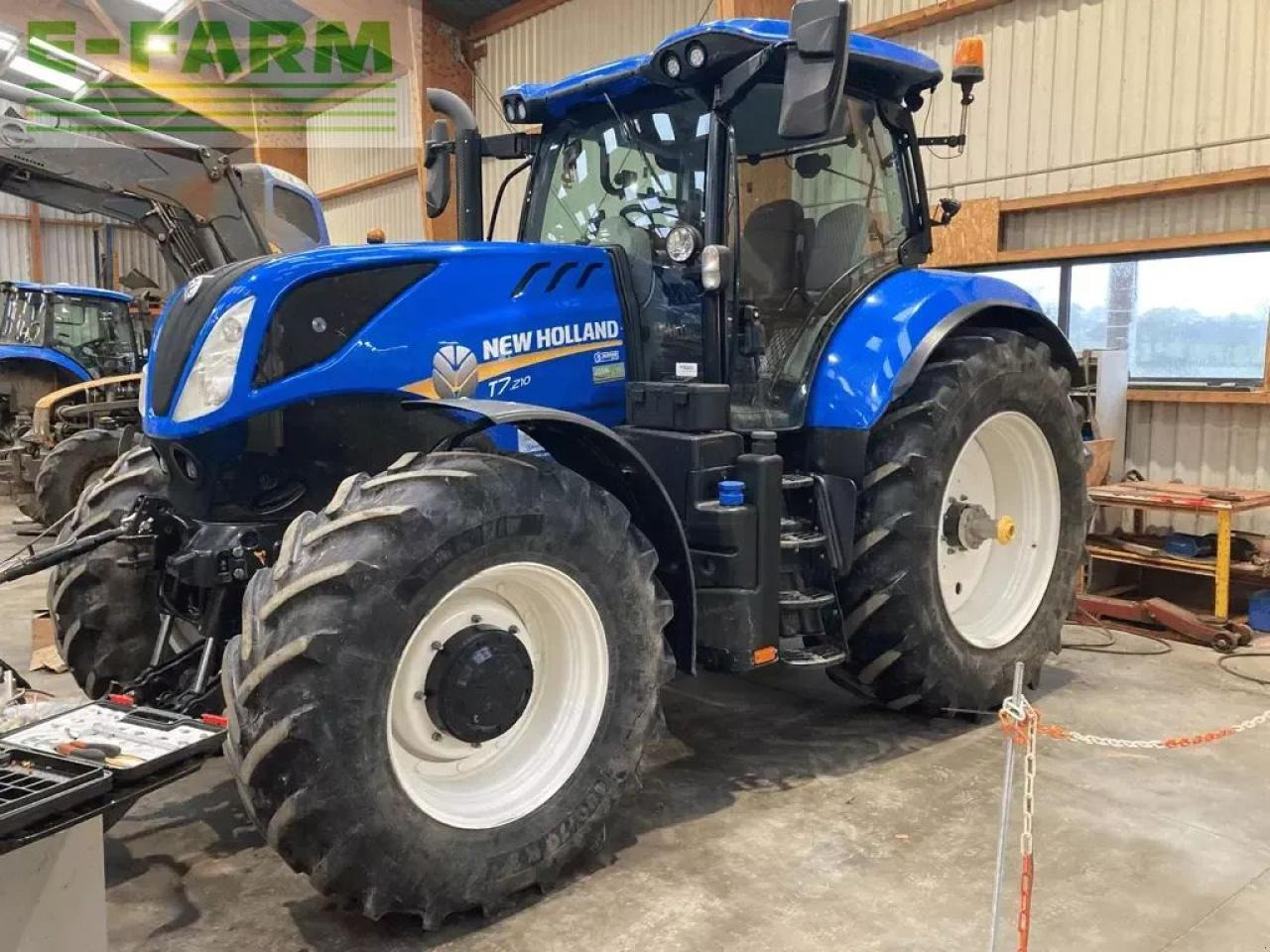 New Holland t7.210 pc swii stage v - Traktor: bild 1 New Holland t7.210 pc swii stage v - Traktor: bild 1