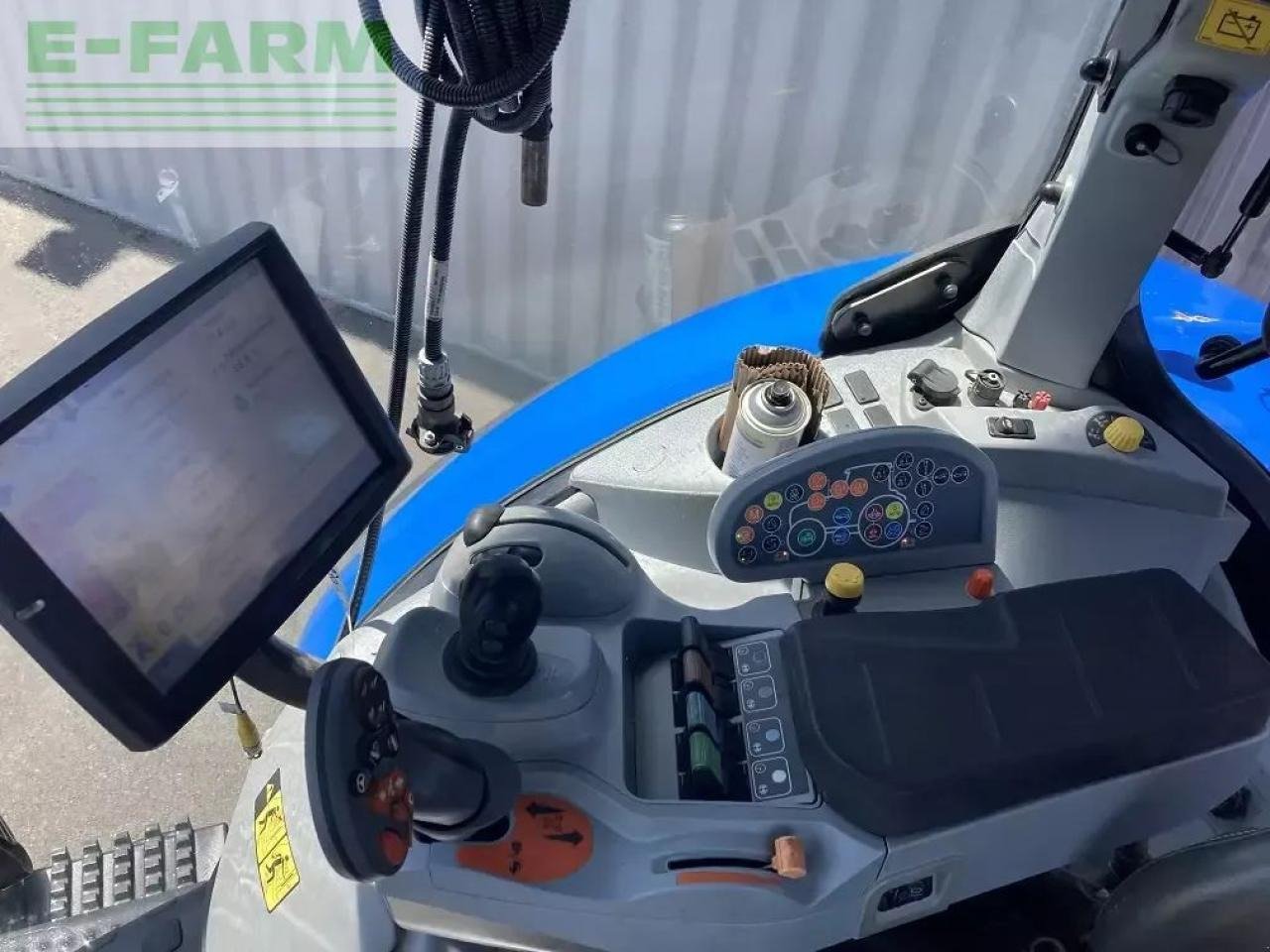 New Holland t7.270 auto command - Traktor: bild 2 New Holland t7.270 auto command - Traktor: bild 2