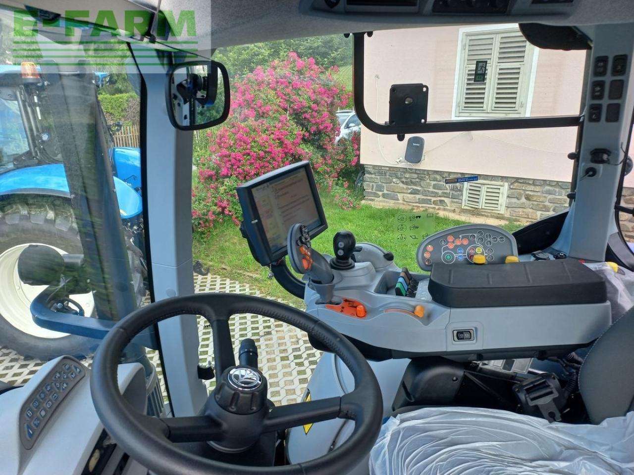 New Holland t7.270 auto command sidewinder ii (stage v) - Traktor: bild 5 New Holland t7.270 auto command sidewinder ii (stage v) - Traktor: bild 5