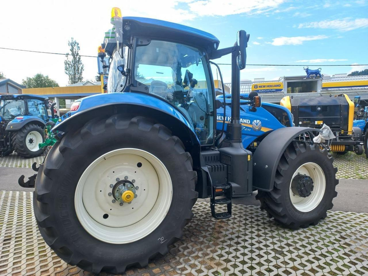 New Holland t7.270 auto command sidewinder ii (stage v) - Traktor: bild 4 New Holland t7.270 auto command sidewinder ii (stage v) - Traktor: bild 4