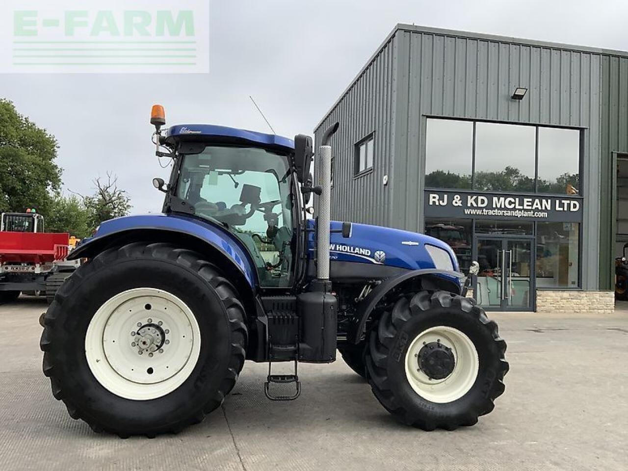 New Holland t7.270 blue power tractor (st23715) - Traktor: bild 1 New Holland t7.270 blue power tractor (st23715) - Traktor: bild 1