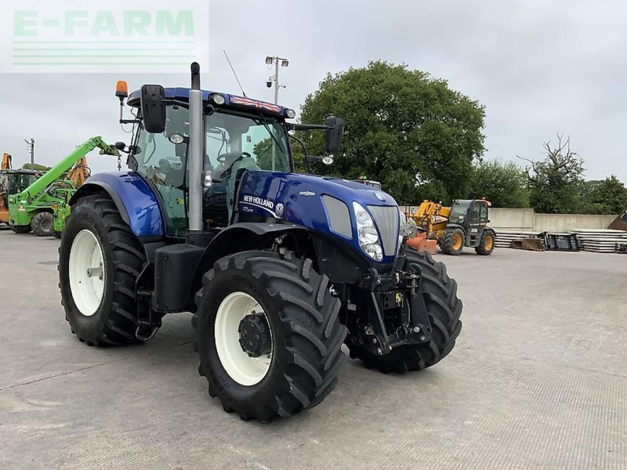 New Holland t7.270 blue power tractor (st23715) - Traktor: bild 2 New Holland t7.270 blue power tractor (st23715) - Traktor: bild 2