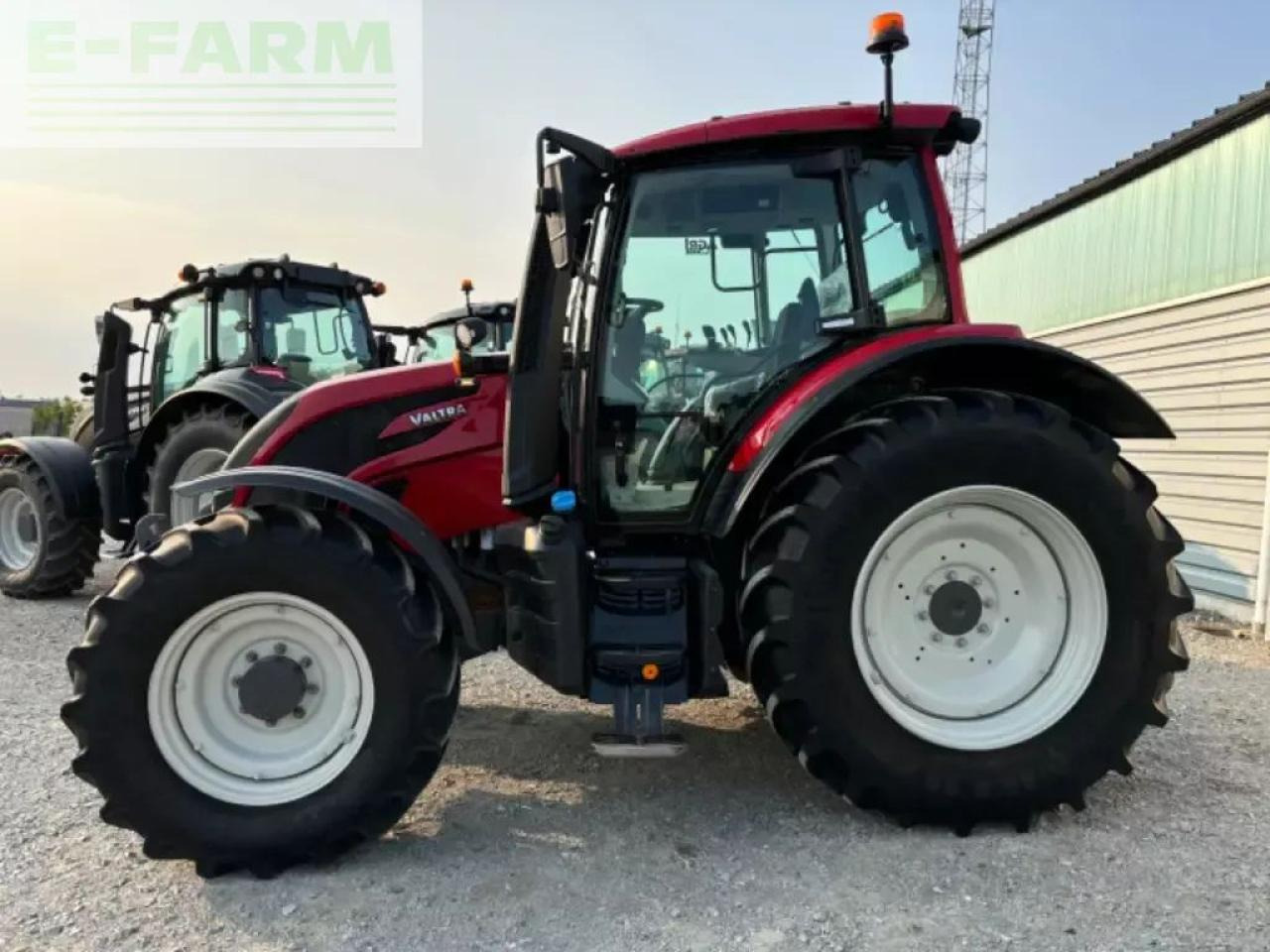 Valtra n135h - Traktor: bild 1 Valtra n135h - Traktor: bild 1