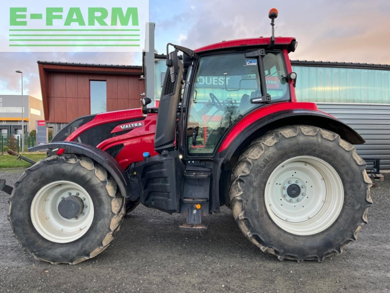Valtra t144 - Traktor: bild 1 Valtra t144 - Traktor: bild 1