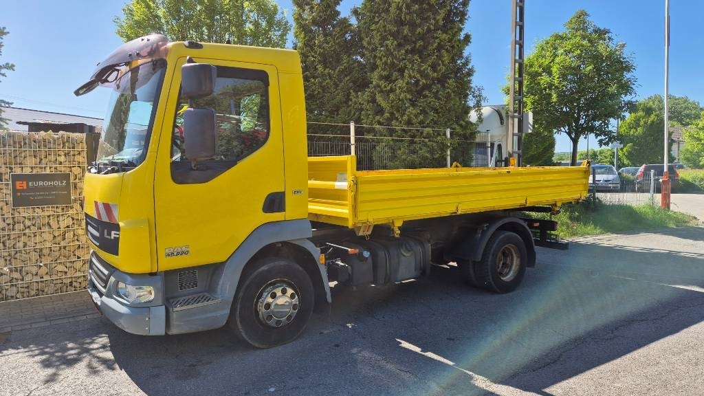 DAF Lkw 3-Seiten-Kipper Meiller 45.220, 2 x AHK, Servo - Tippbil lastbil: bild 1 DAF Lkw 3-Seiten-Kipper Meiller 45.220, 2 x AHK, Servo - Tippbil lastbil: bild 1