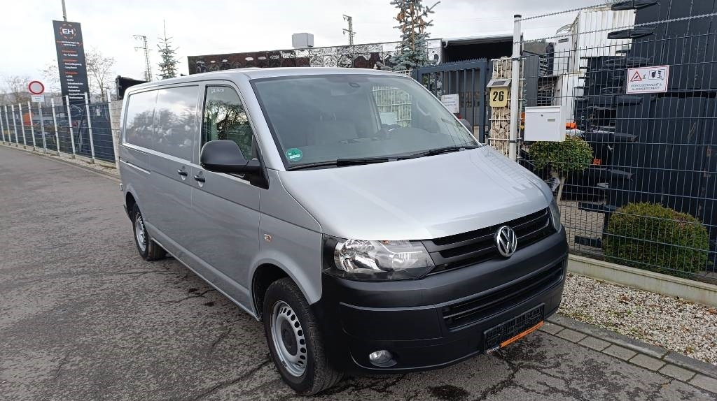 Volkswagen T5 2.0 TDI, Transporter, Kasten, Werkstattschränke - Volymskåp: bild 1 Volkswagen T5 2.0 TDI, Transporter, Kasten, Werkstattschränke - Volymskåp: bild 1