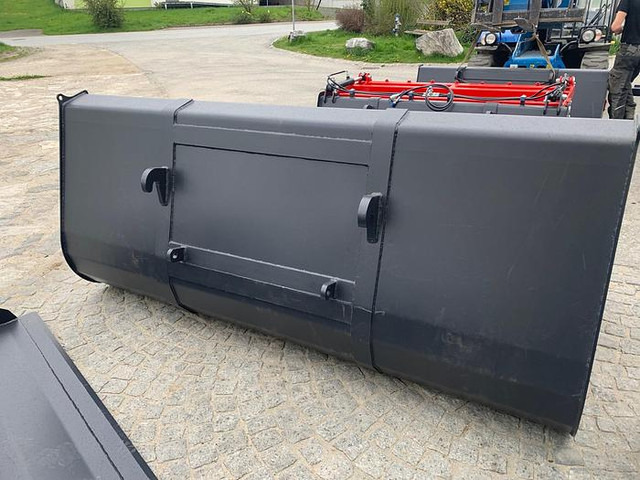 Big Volumenschaufel 250 cm mit Euro Aufnahme - Minibuss, Persontransport: bild 4 Big Volumenschaufel 250 cm mit Euro Aufnahme - Minibuss, Persontransport: bild 4