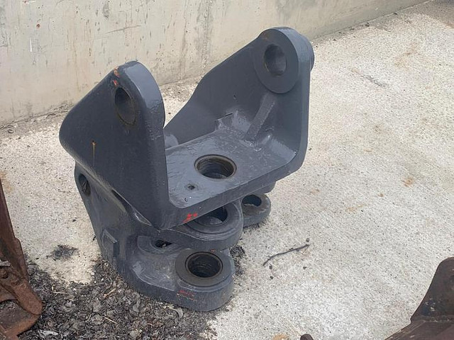 Volvo Stütze / Knickgelenk / Anbaubock passend zu Volvo ECR88 - Grävmaskin: bild 1 Volvo Stütze / Knickgelenk / Anbaubock passend zu Volvo ECR88 - Grävmaskin: bild 1