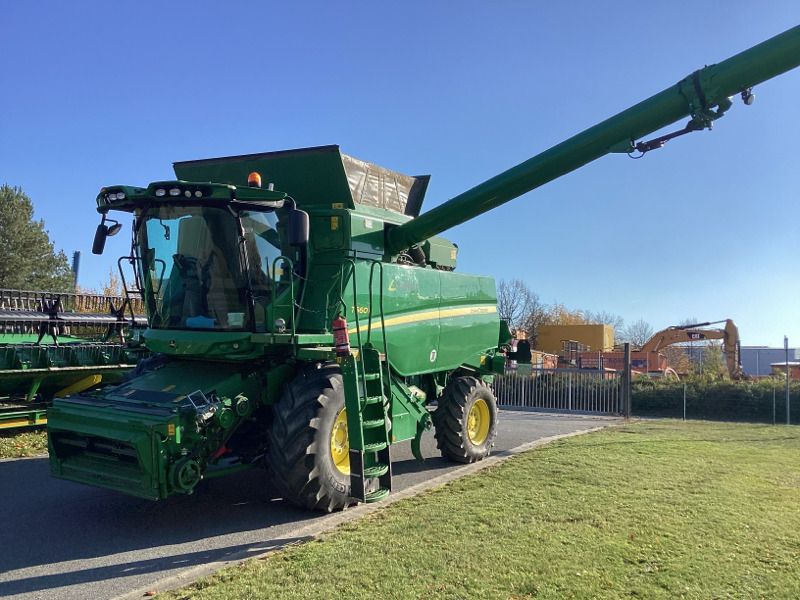 John Deere T660i mit 630X Schneidwerk - Skördetröska: bild 1 John Deere T660i mit 630X Schneidwerk - Skördetröska: bild 1