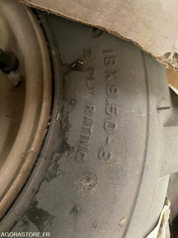 4 Roues completes CARLISLE 18 X 9.50-8 pour DITCH WITCH R300 - Entreprenadutrustning: bild 5 4 Roues completes CARLISLE 18 X 9.50-8 pour DITCH WITCH R300 - Entreprenadutrustning: bild 5