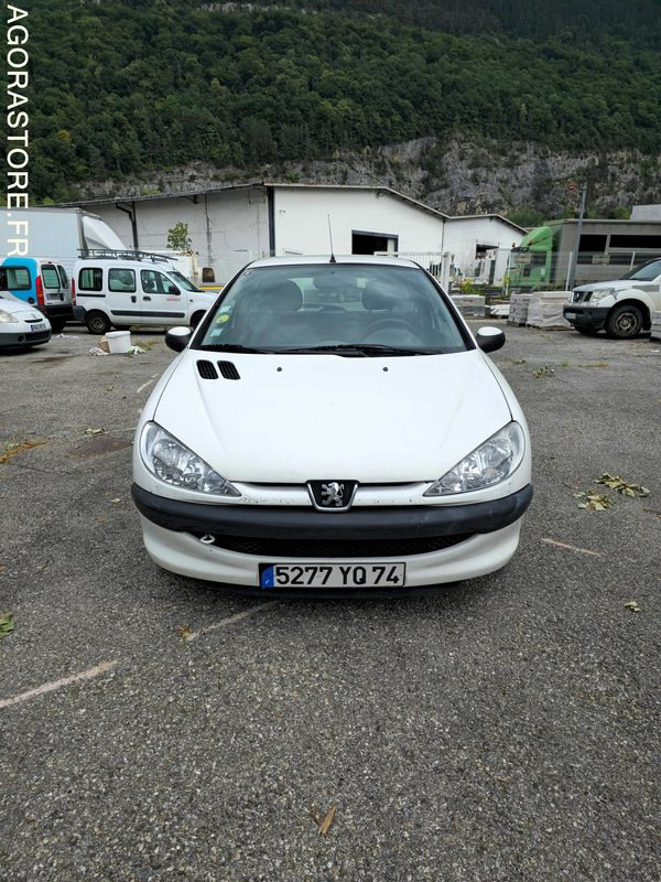 5277 YQ 74 - Peugeot 206 - Personbil: bild 1 5277 YQ 74 - Peugeot 206 - Personbil: bild 1