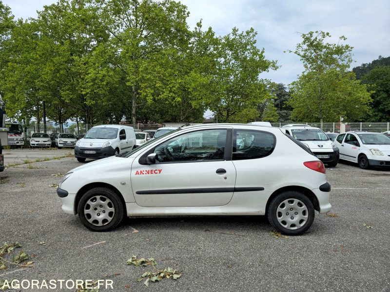 5277 YQ 74 - Peugeot 206 - Personbil: bild 3 5277 YQ 74 - Peugeot 206 - Personbil: bild 3
