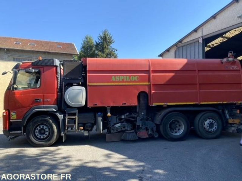 BALAYEUSE VOLVO ROUGE 6ROUES - ANNEE 2011- 298975KMS - Sopmaskin: bild 4 BALAYEUSE VOLVO ROUGE 6ROUES - ANNEE 2011- 298975KMS - Sopmaskin: bild 4