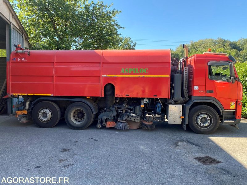 BALAYEUSE VOLVO ROUGE 6ROUES - ANNEE 2011- 298975KMS - Sopmaskin: bild 1 BALAYEUSE VOLVO ROUGE 6ROUES - ANNEE 2011- 298975KMS - Sopmaskin: bild 1