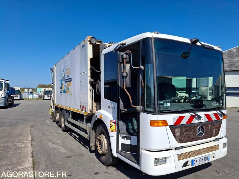 BOM Mercedes Econic 2013 240330 kms - CX-136-DD - Sopbil: bild 1 BOM Mercedes Econic 2013 240330 kms - CX-136-DD - Sopbil: bild 1