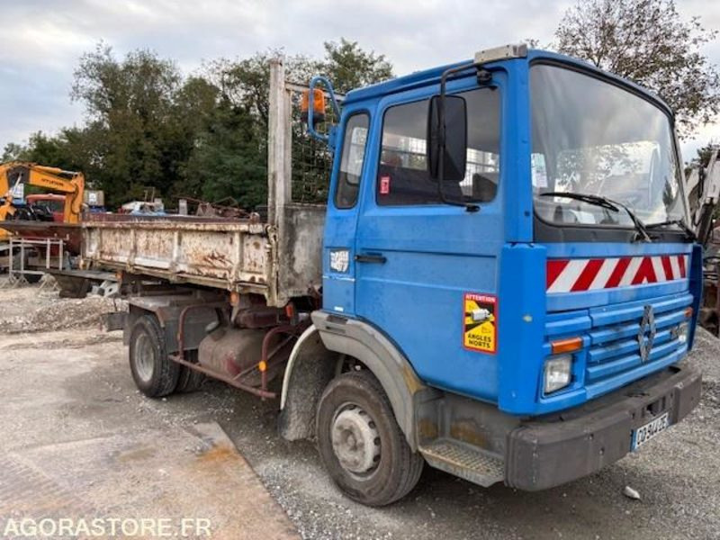 CAMION BENNE (TRI-BENNE) RENAULT S120 MIDLINER 1991 221000 KM - Tippbil lastbil: bild 3 CAMION BENNE (TRI-BENNE) RENAULT S120 MIDLINER 1991 221000 KM - Tippbil lastbil: bild 3