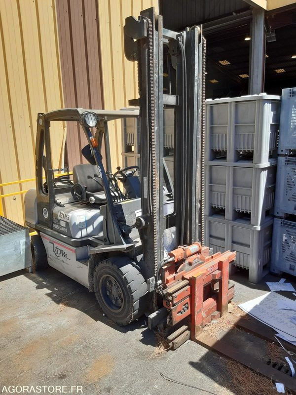 CHARIOT ELEVATEUR NISSAN FOURCHES ROTATIVE HS (R31153) GAZ - Gasoltruck: bild 5 CHARIOT ELEVATEUR NISSAN FOURCHES ROTATIVE HS (R31153) GAZ - Gasoltruck: bild 5