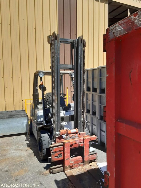 CHARIOT ELEVATEUR NISSAN FOURCHES ROTATIVE HS (R31153) GAZ - Gasoltruck: bild 1 CHARIOT ELEVATEUR NISSAN FOURCHES ROTATIVE HS (R31153) GAZ - Gasoltruck: bild 1