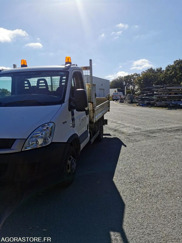 FOURGON BENNE - IVECO - DAILY 35C13 - 2011 / 264350 KM - BJ028EC - Transportbil med tippflak: bild 3 FOURGON BENNE - IVECO - DAILY 35C13 - 2011 / 264350 KM - BJ028EC - Transportbil med tippflak: bild 3