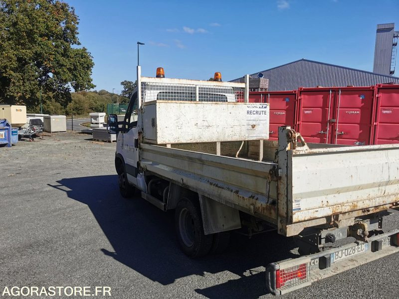 FOURGON BENNE - IVECO - DAILY 35C13 - 2011 / 264350 KM - BJ028EC - Transportbil med tippflak: bild 4 FOURGON BENNE - IVECO - DAILY 35C13 - 2011 / 264350 KM - BJ028EC - Transportbil med tippflak: bild 4