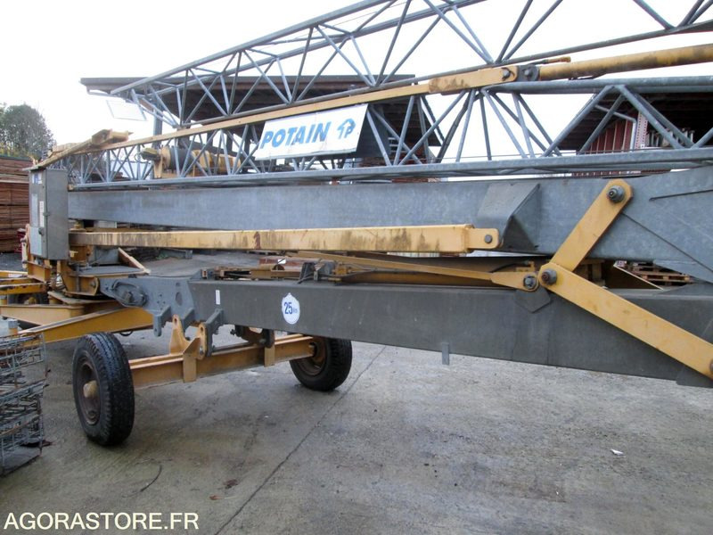 GRUE - POTAIN HD 10 A - TRES BON ETAT - Tornkran: bild 2 GRUE - POTAIN HD 10 A - TRES BON ETAT - Tornkran: bild 2