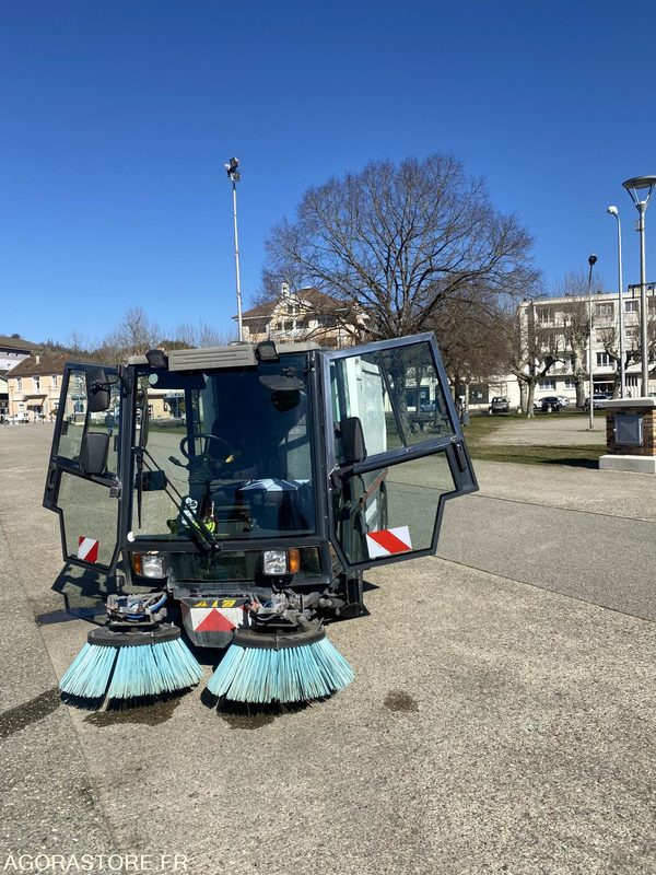 LOT DE DEUX BALAYEUSE SCHMIDT SWINGO 2001 ET 2003 + UNE BALAYEUSE BOSCHUNG 2001 - Sopmaskin: bild 5 LOT DE DEUX BALAYEUSE SCHMIDT SWINGO 2001 ET 2003 + UNE BALAYEUSE BOSCHUNG 2001 - Sopmaskin: bild 5