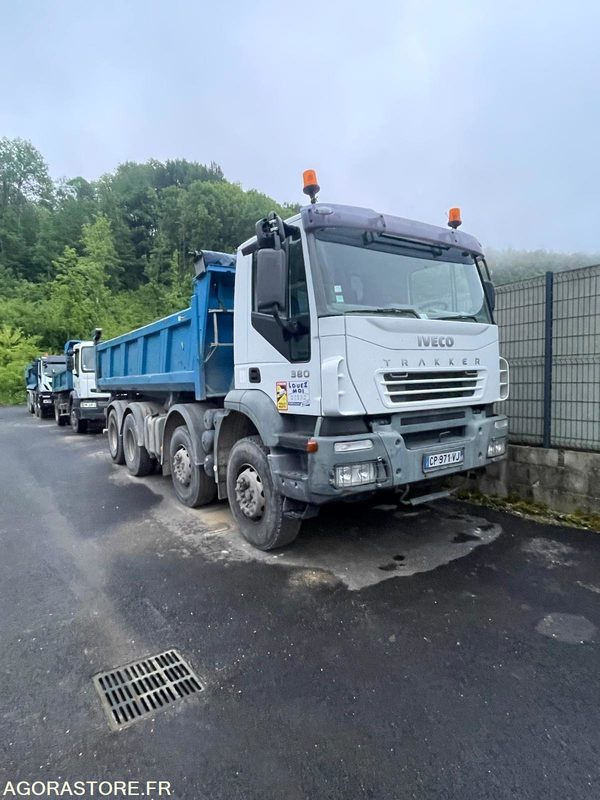 CAMION 8X4 BI-BENNE IVECO TRAKKER 220 500 KM 2006 - Lastbil: bild 1 CAMION 8X4 BI-BENNE IVECO TRAKKER 220 500 KM 2006 - Lastbil: bild 1