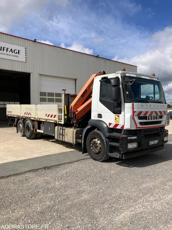 CAMION PLATEAU 6x2 IVECO STRALIS 260S31 + GRUE PK15500 - Année 2008 - 483 000 km - Lastbil: bild 3 CAMION PLATEAU 6x2 IVECO STRALIS 260S31 + GRUE PK15500 - Année 2008 - 483 000 km - Lastbil: bild 3