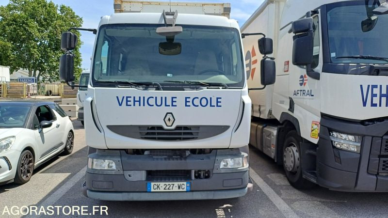 Renault MIDLUM 300DXI de 2012 406145 kms (3864) - Lastbil: bild 1 Renault MIDLUM 300DXI de 2012 406145 kms (3864) - Lastbil: bild 1