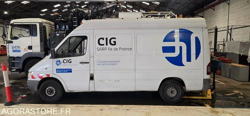 MERCEDES Sprinter fourgon 2006 175000Km Roulant sans CT PRO UNIQUEMENT - Skåpbil: bild 4 MERCEDES Sprinter fourgon 2006 175000Km Roulant sans CT PRO UNIQUEMENT - Skåpbil: bild 4