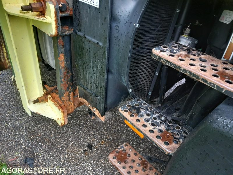 MERCEDES UNIMOG 4X4 4RD AVEC SALEUSE ET AILERONS KU0105 SL0307 AB0107 AB0107 - Plogbil: bild 4 MERCEDES UNIMOG 4X4 4RD AVEC SALEUSE ET AILERONS KU0105 SL0307 AB0107 AB0107 - Plogbil: bild 4
