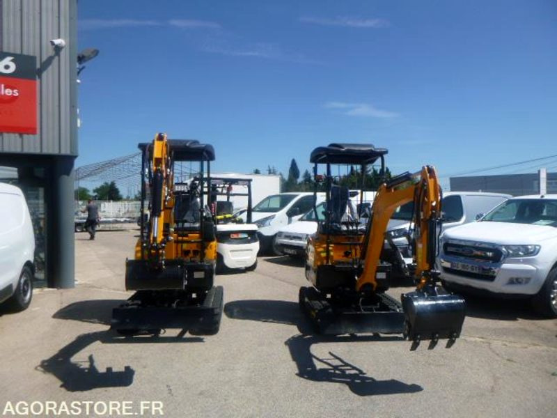 MINIPELLE 1T8 MOTEUR 3 CYLINDRES KUBOTA - Grävmaskin: bild 1 MINIPELLE 1T8 MOTEUR 3 CYLINDRES KUBOTA - Grävmaskin: bild 1