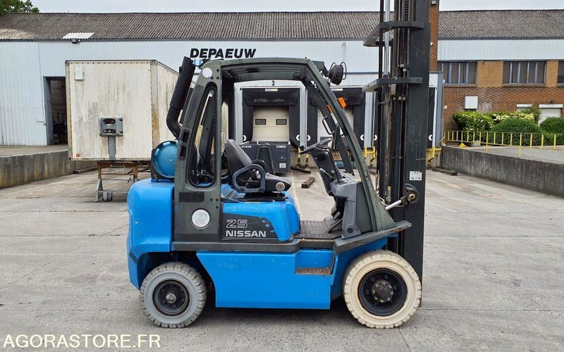 Nissan 2682 heures Triplex UD02A25PQ - 3F550 - Motviktstruck: bild 1 Nissan 2682 heures Triplex UD02A25PQ - 3F550 - Motviktstruck: bild 1