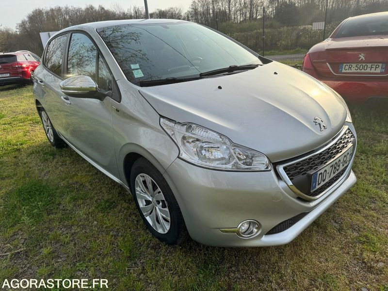 PEUGEOT 208 STYLE- 1.2 VTI 82 CV - 144 100 KM - Personbil: bild 1 PEUGEOT 208 STYLE- 1.2 VTI 82 CV - 144 100 KM - Personbil: bild 1